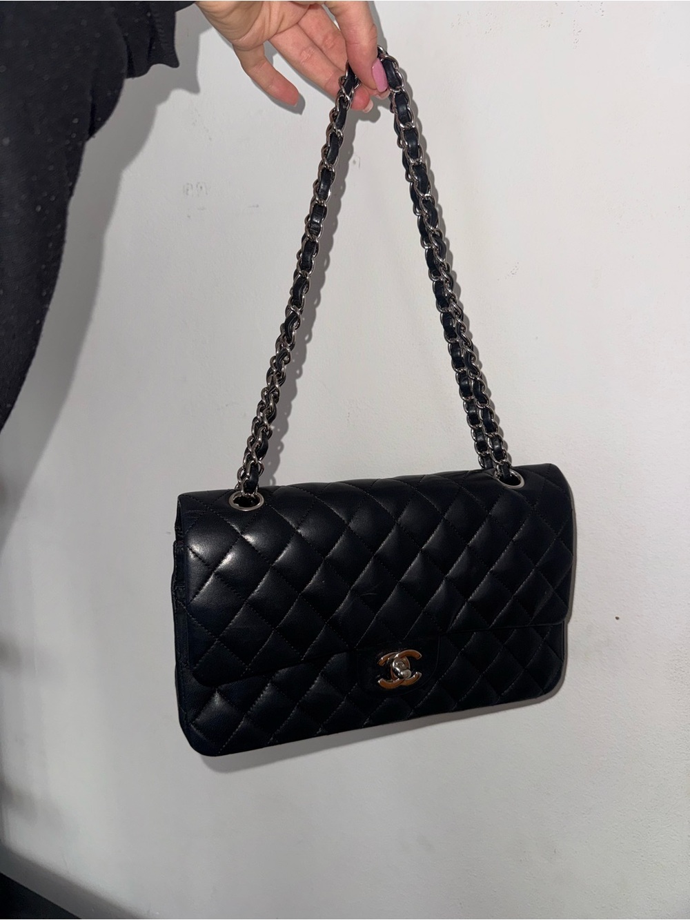 CHANEL Black Quilted Leather Shoulder Bag with Chain Strap Vintage 2007